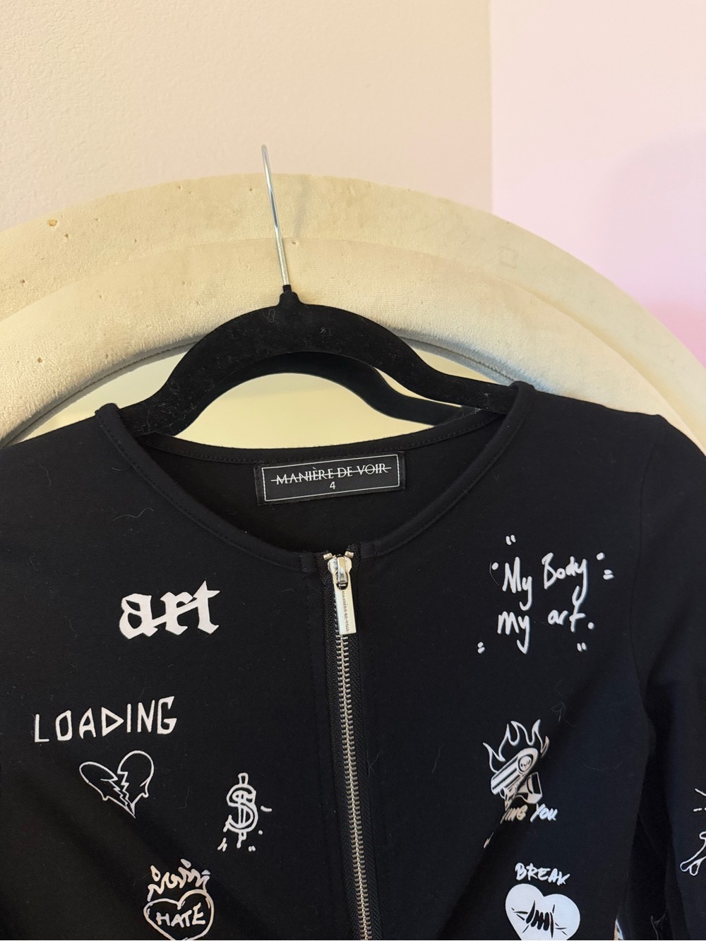 Maniere De Voir Black Graphic Zip-Front One-Piece Bodysuit - Picture 2 of 3